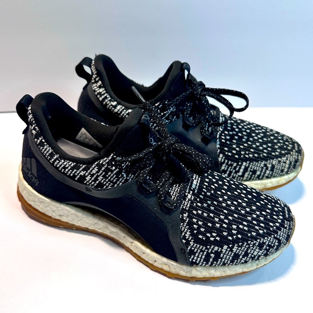 Adidas Ultraboost black and white knit women’s sz.6